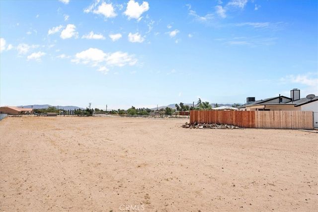 16424 Verde St, Hesperia, CA 92345