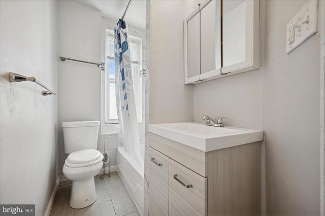 5240 N FRONT ST, Philadelphia, PA 19120