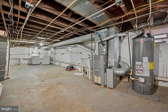 5240 N FRONT ST, Philadelphia, PA 19120