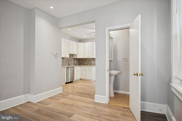 5240 N FRONT ST, Philadelphia, PA 19120