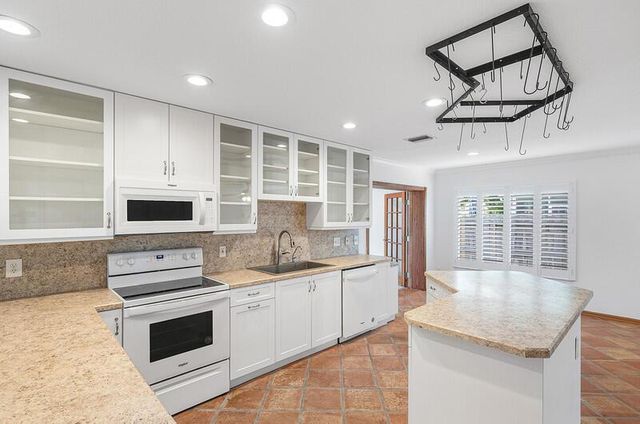 9621 Arbor Meadow Drive, Boynton Beach, FL 33437