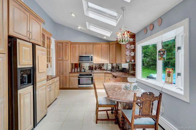 6 Highridge Drive, Huntington, NY 11743