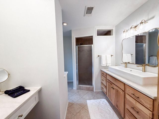 29 Pinewood Forest Court, The Woodlands, TX 77381