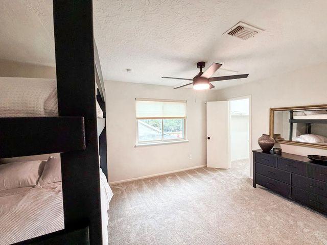 29 Pinewood Forest Court, The Woodlands, TX 77381