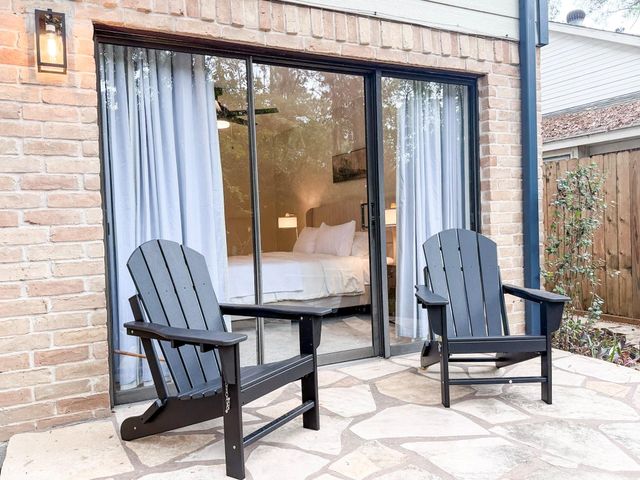 29 Pinewood Forest Court, The Woodlands, TX 77381