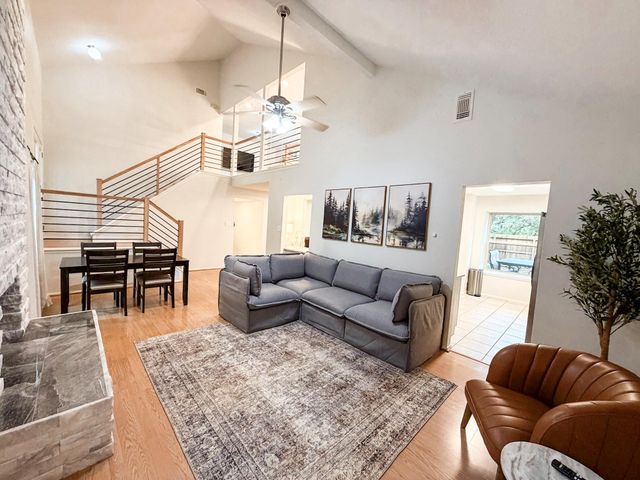 29 Pinewood Forest Court, The Woodlands, TX 77381