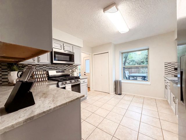 29 Pinewood Forest Court, The Woodlands, TX 77381