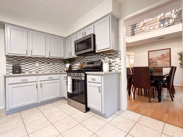 29 Pinewood Forest Court, The Woodlands, TX 77381