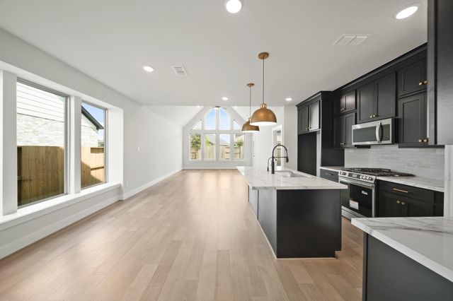 5203 Getty Lane, Iowa Colony, TX 77583