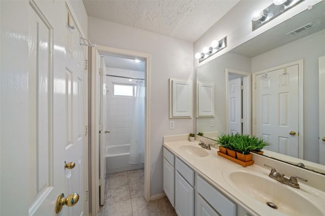 3607 Parkshire Drive, Pearland, TX 77584