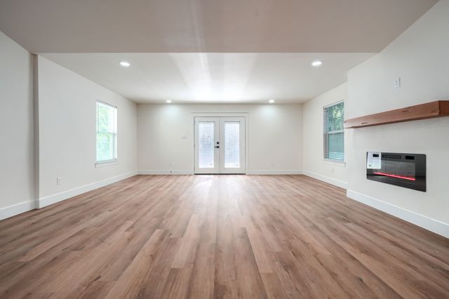 7009 Moss Rose Court, Fort Worth, TX 76137