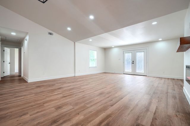 7009 Moss Rose Court, Fort Worth, TX 76137