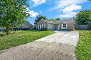 7009 Moss Rose Court, Fort Worth, TX 76137