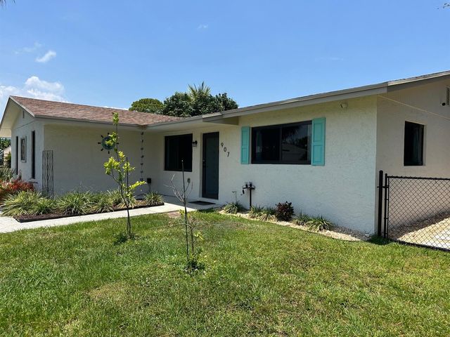 907 SE Lake Street, Stuart, FL 34994