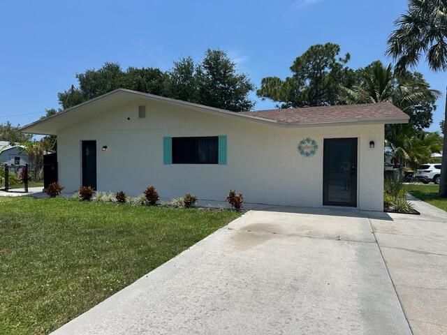 907 SE Lake Street, Stuart, FL 34994