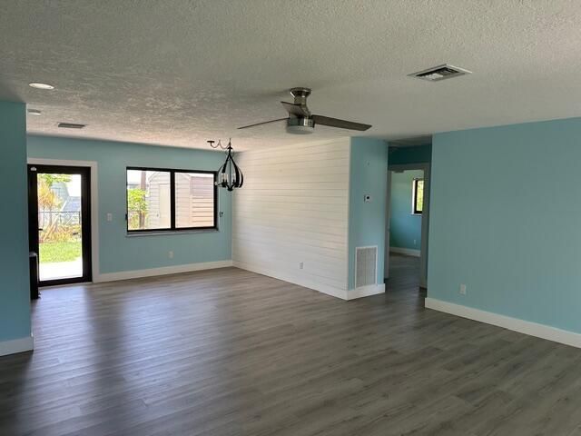 907 SE Lake Street, Stuart, FL 34994