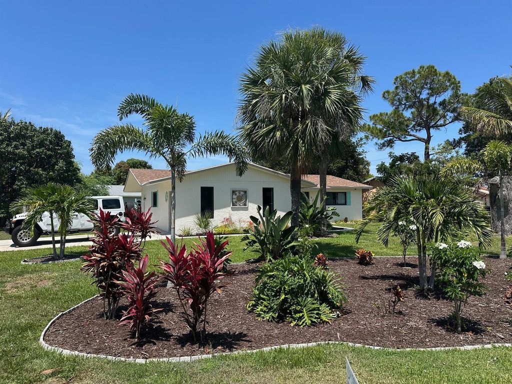 907 SE Lake Street, Stuart, FL 34994