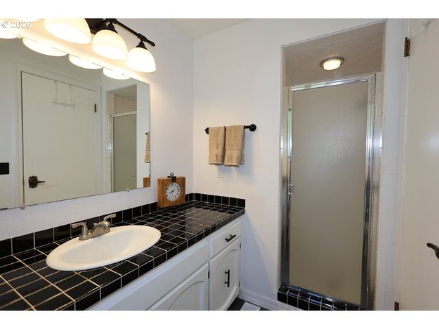 1185 Ne 27TH St, Gresham, OR 97030