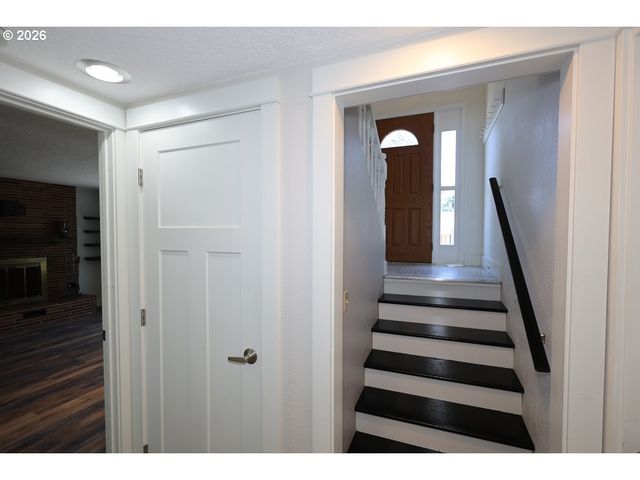 1185 Ne 27TH St, Gresham, OR 97030