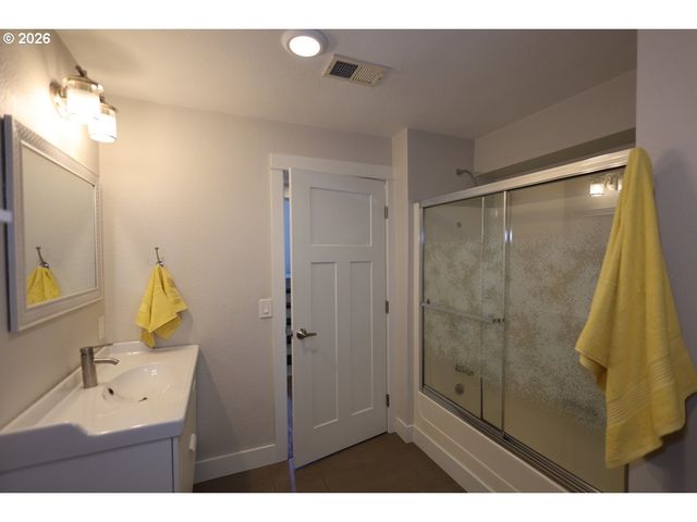 1185 Ne 27TH St, Gresham, OR 97030