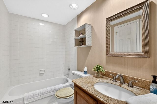 118 Terrace Dr, Chatham Twp., NJ 07928