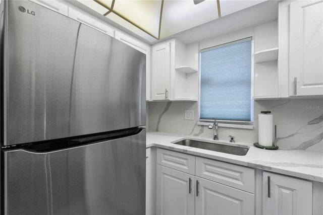 1205 TARPON CENTER DRIVE E2, Venice, FL 34285