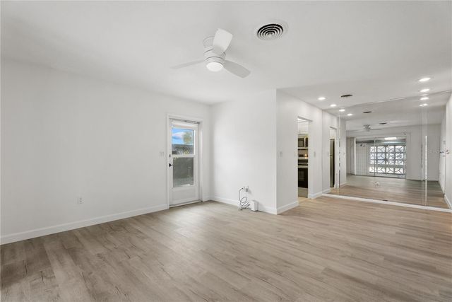 1205 TARPON CENTER DRIVE E2, Venice, FL 34285