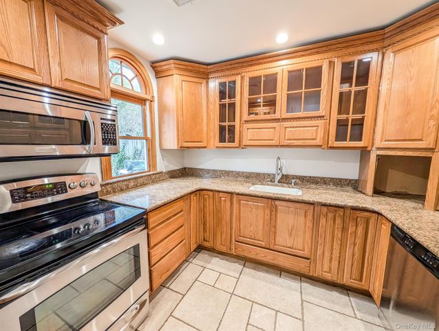 11 Amesworth Court, Middle Island, NY 11953