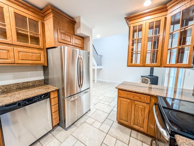 11 Amesworth Court, Middle Island, NY 11953