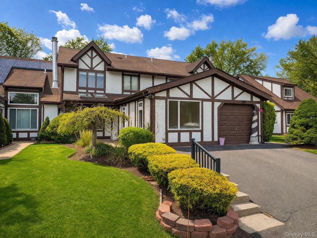 11 Amesworth Court, Middle Island, NY 11953