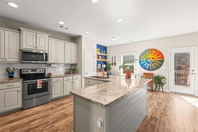 314 Wooded Glen Lane, Carrollton, GA 30117