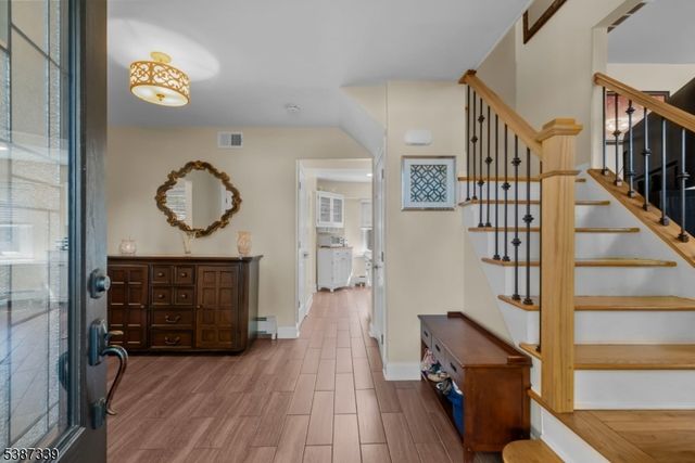 5 Twin Oaks Ct, Parsippany-troy Hills Twp., NJ 07054