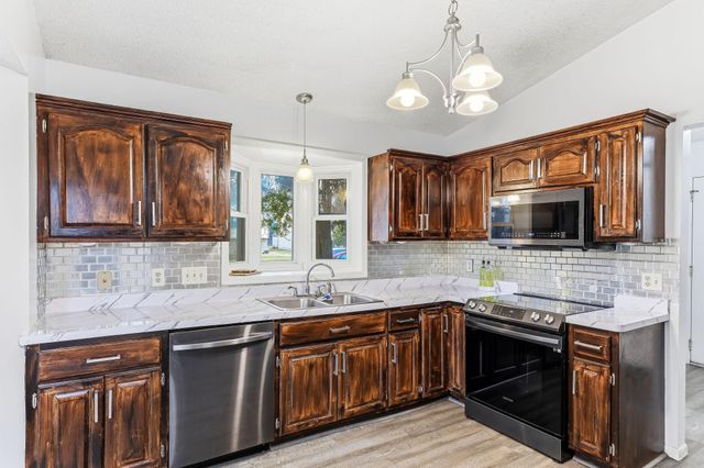 5647 144th Street W, Apple Valley, MN 55124