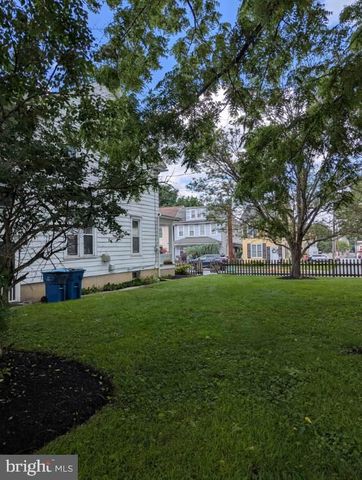 27 W HIGH ST, Hummelstown, PA 17036