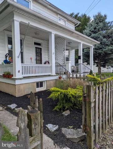 27 W HIGH ST, Hummelstown, PA 17036