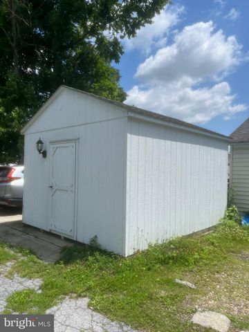 27 W HIGH ST, Hummelstown, PA 17036