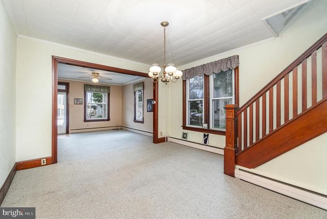 27 W HIGH ST, Hummelstown, PA 17036