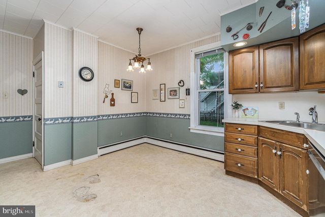 27 W HIGH ST, Hummelstown, PA 17036