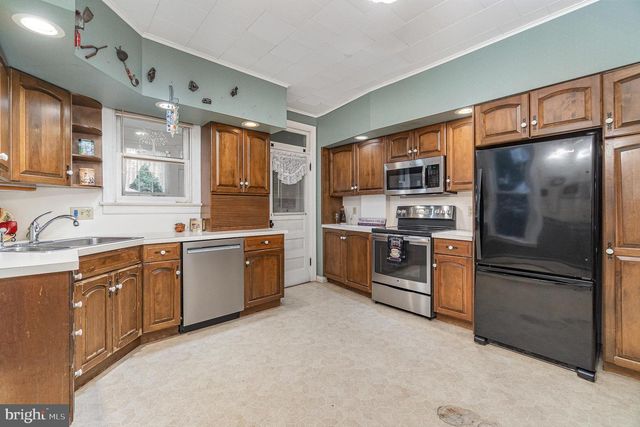 27 W HIGH ST, Hummelstown, PA 17036