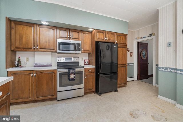 27 W HIGH ST, Hummelstown, PA 17036