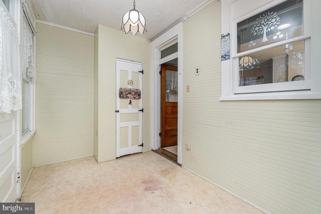 27 W HIGH ST, Hummelstown, PA 17036
