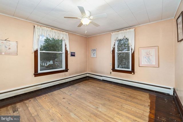 27 W HIGH ST, Hummelstown, PA 17036