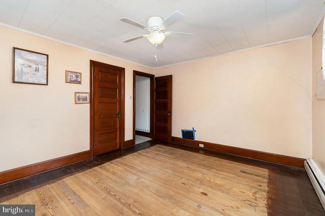 27 W HIGH ST, Hummelstown, PA 17036