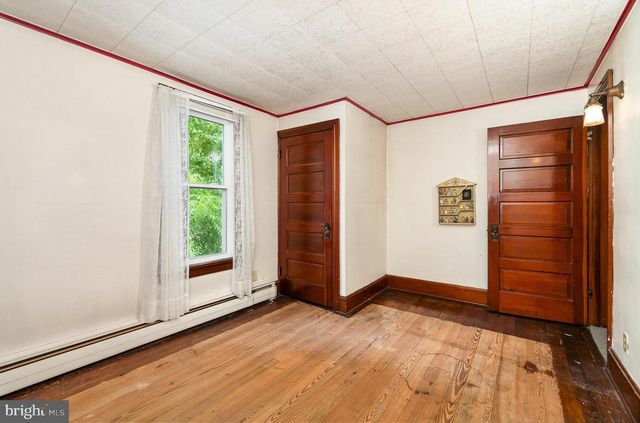 27 W HIGH ST, Hummelstown, PA 17036
