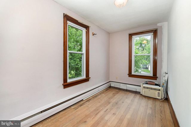27 W HIGH ST, Hummelstown, PA 17036