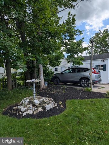 27 W HIGH ST, Hummelstown, PA 17036
