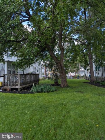 27 W HIGH ST, Hummelstown, PA 17036