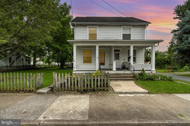 27 W HIGH ST, Hummelstown, PA 17036