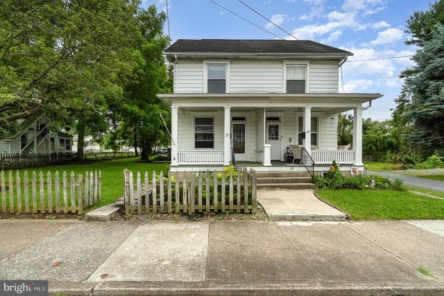 27 W HIGH ST, Hummelstown, PA 17036