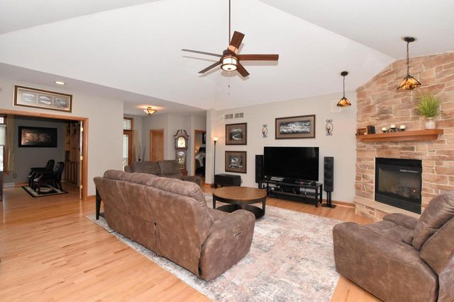 N77W23829 Sun Valley RUN, Sussex, WI 53089